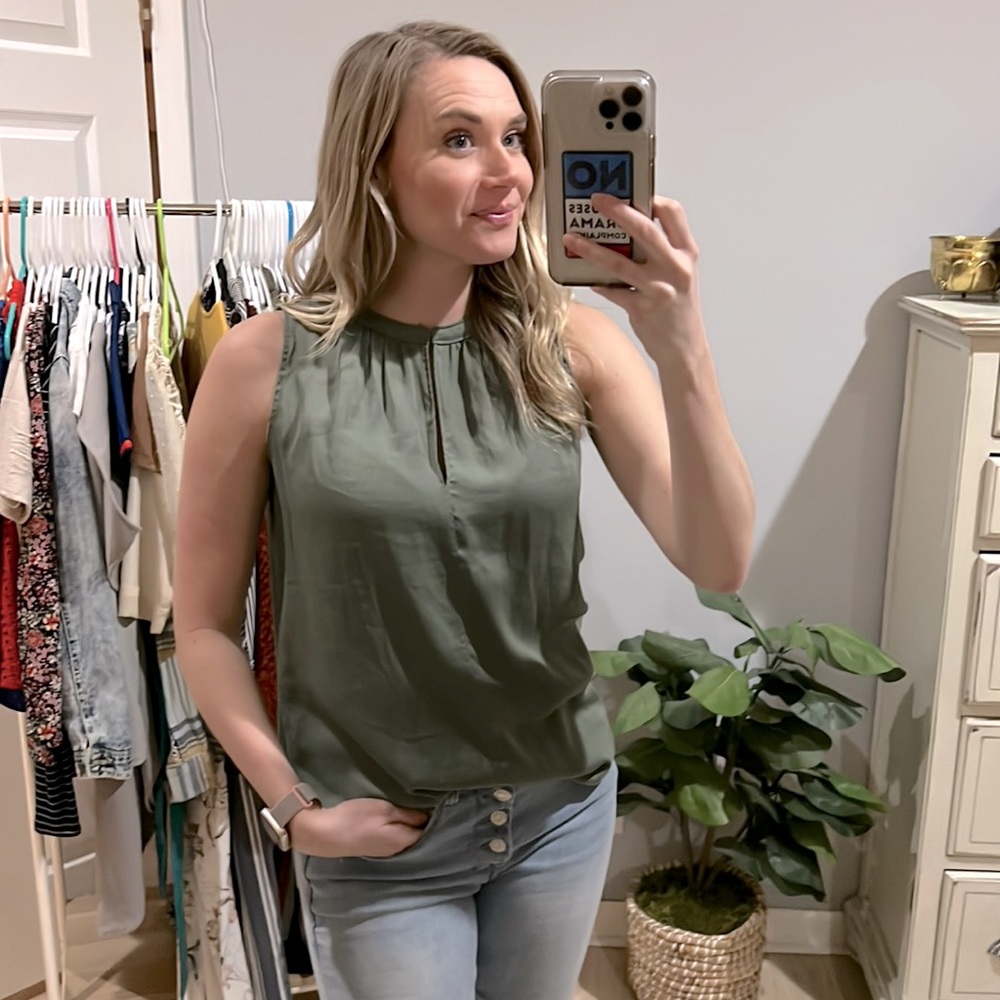 Loft polyester blouse Hunter green with clasp neck or deep v